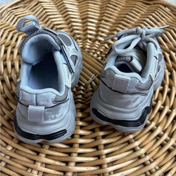 Toddler Chunky Grey Black Lace Up Velcro Sneakers Size 8.5 - Picture 11 of 11